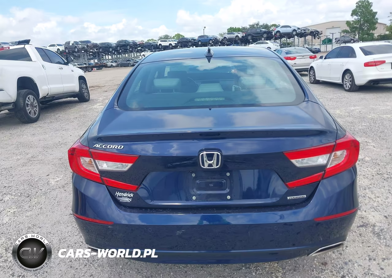 2018 Honda Accord Touring VIN:1HGCV1F96JA213641 - 16