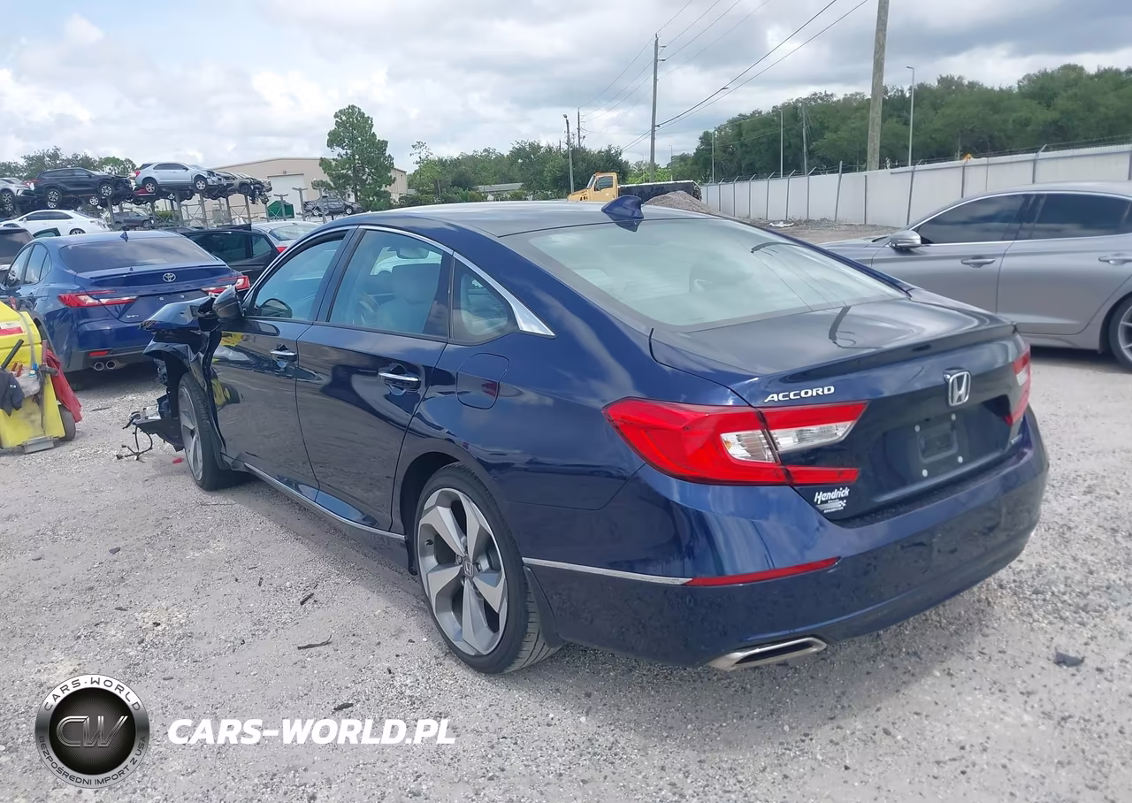2018 Honda Accord Touring VIN:1HGCV1F96JA213641 - 3