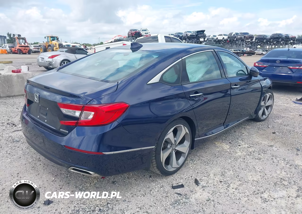 2018 Honda Accord Touring VIN:1HGCV1F96JA213641 - 4
