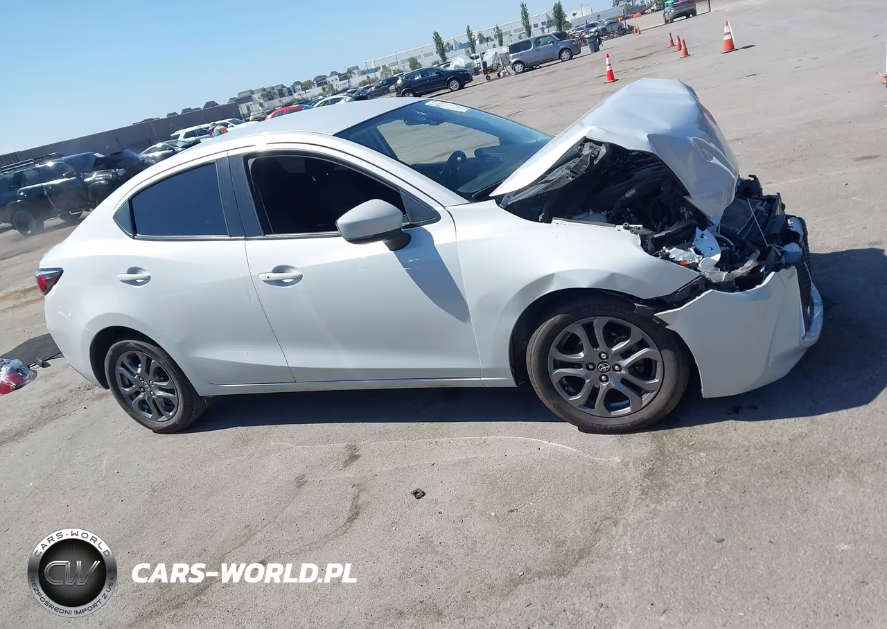 2019 Toyota Yaris Xle VIN:3MYDLBYV0KY507110 - 14