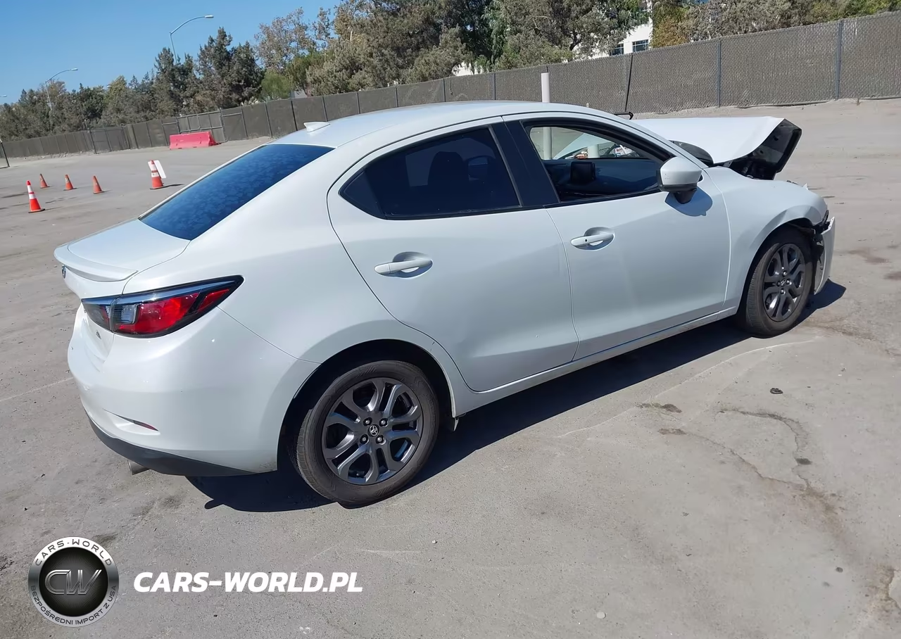 2019 Toyota Yaris Xle VIN:3MYDLBYV0KY507110 - 4