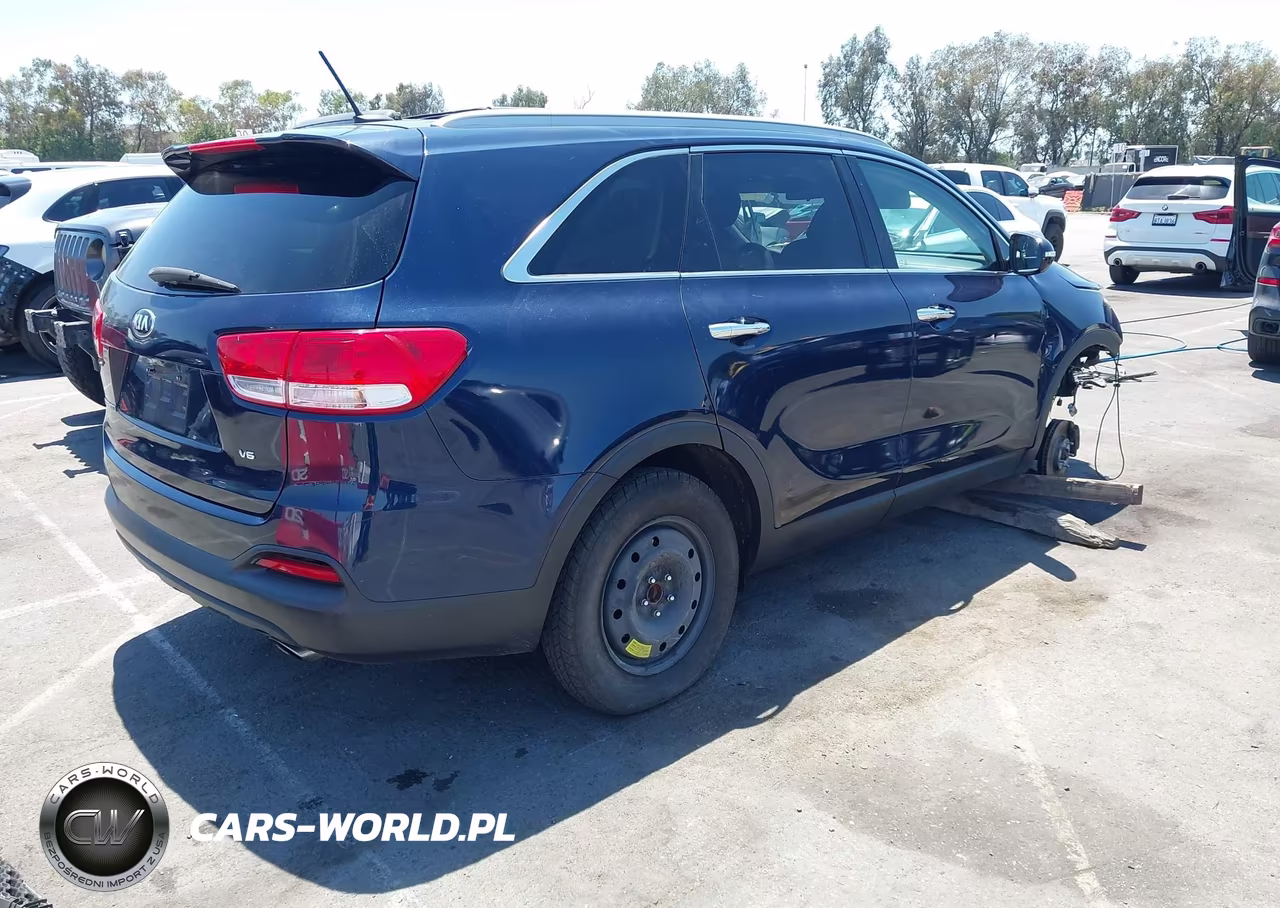 2018 Kia Sorento 3.3L Lx VIN:5XYPG4A59JG372590 - 4