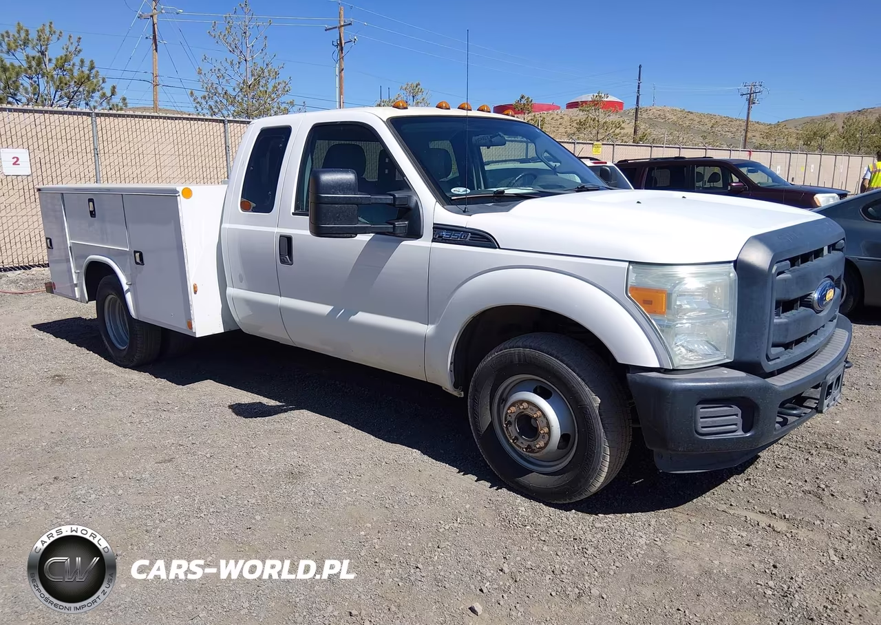 2015 Ford F-350 Chassis Xl