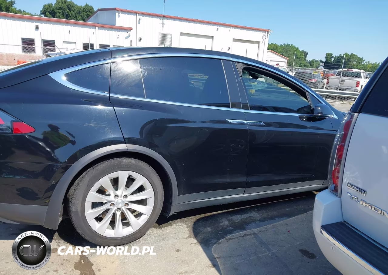 2017 Tesla Model X VIN:5YJXCAE2XHF077364 - 13