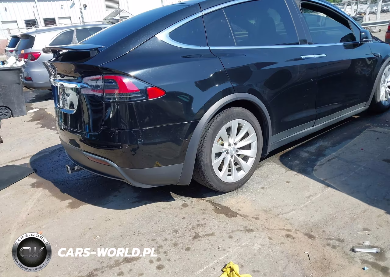 2017 Tesla Model X VIN:5YJXCAE2XHF077364 - 4