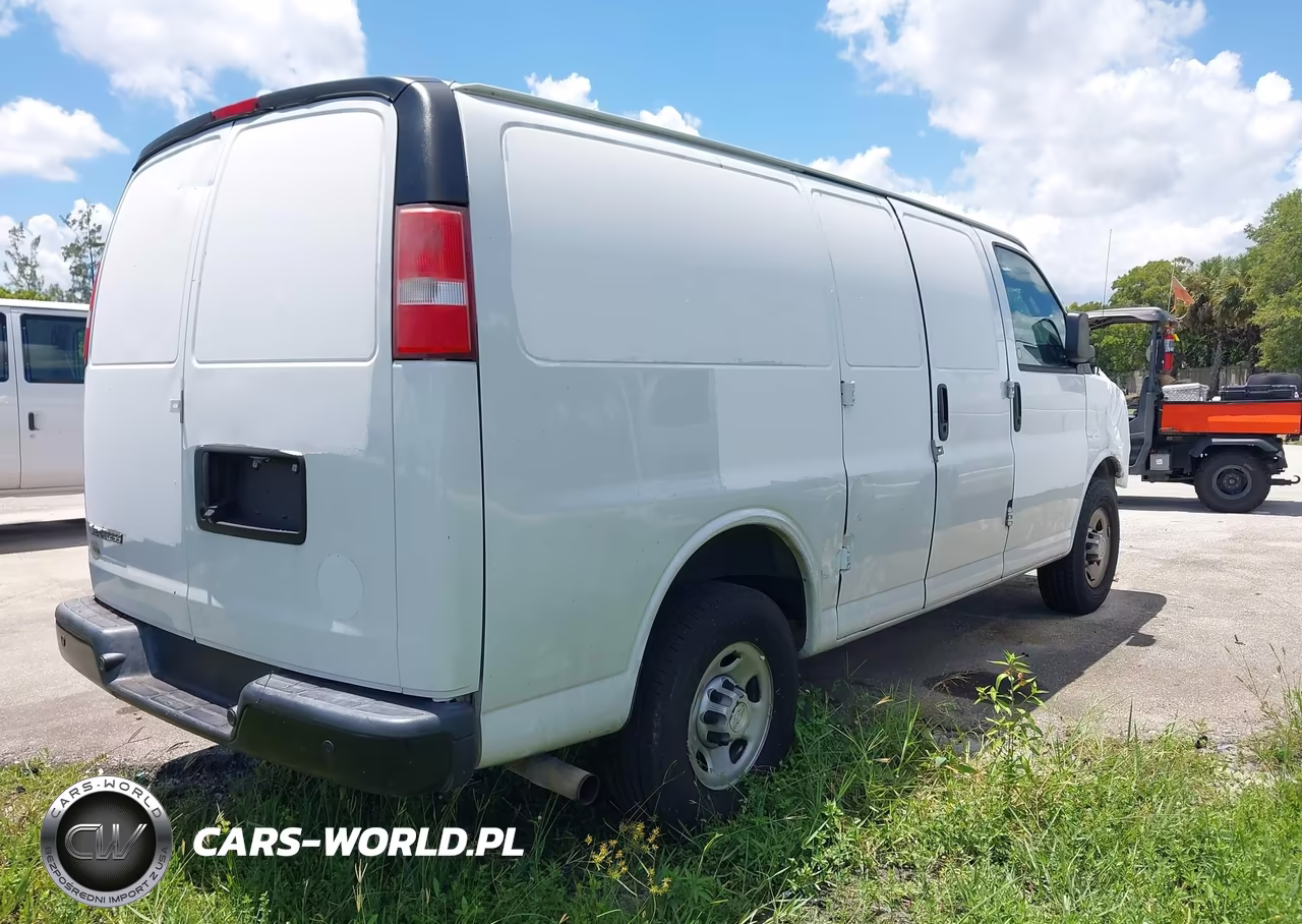 2018 Chevrolet Express 2500 Work Van VIN:1GCWGAFG0J1333553 - 4
