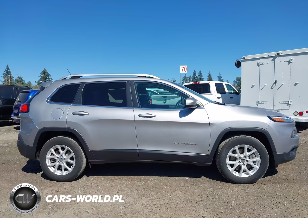 2018 Jeep Cherokee Latitude 4X4 VIN:1C4PJMCB0JD528602 - 13