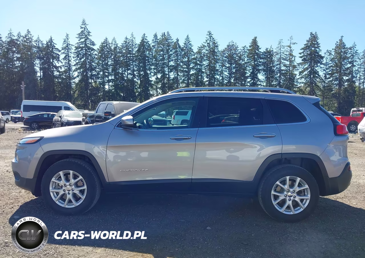 2018 Jeep Cherokee Latitude 4X4 VIN:1C4PJMCB0JD528602 - 14