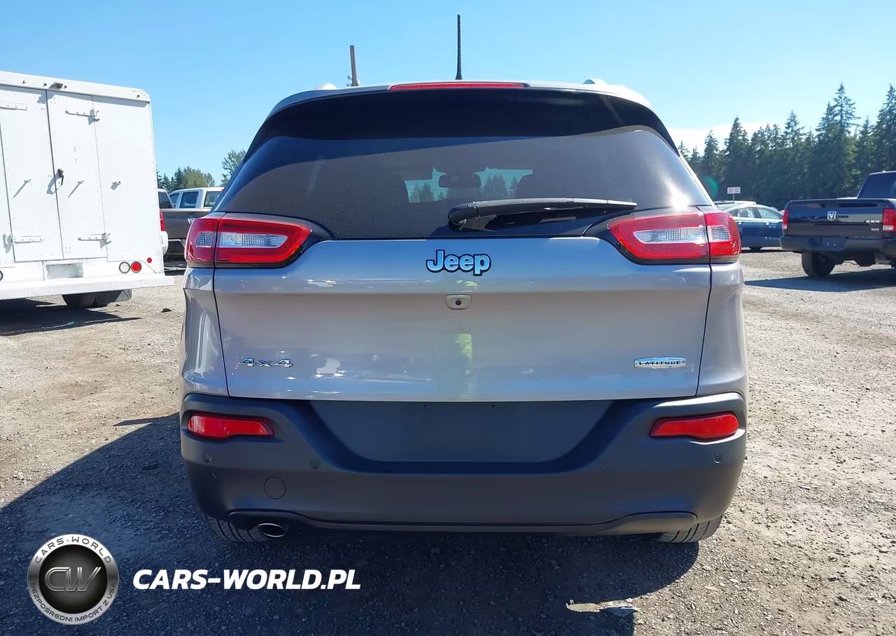 2018 Jeep Cherokee Latitude 4X4 VIN:1C4PJMCB0JD528602 - 16