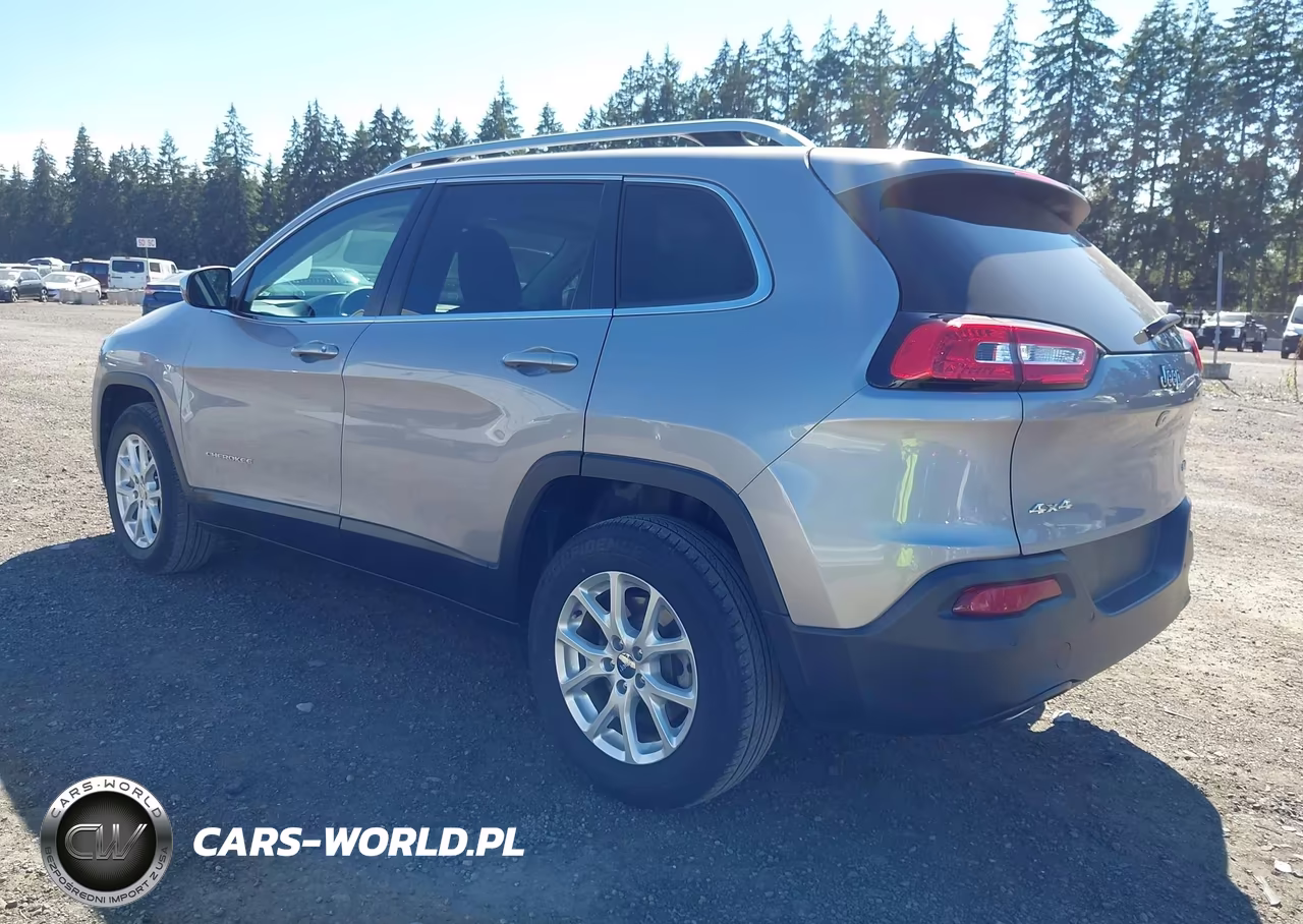 2018 Jeep Cherokee Latitude 4X4 VIN:1C4PJMCB0JD528602 - 3