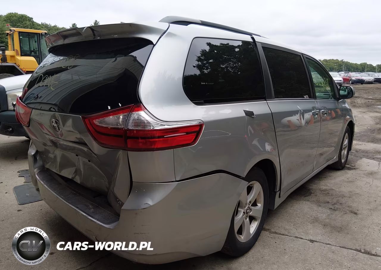 2019 Toyota Sienna Le 8 Passenger VIN:5TDKZ3DC0KS016784 - 4