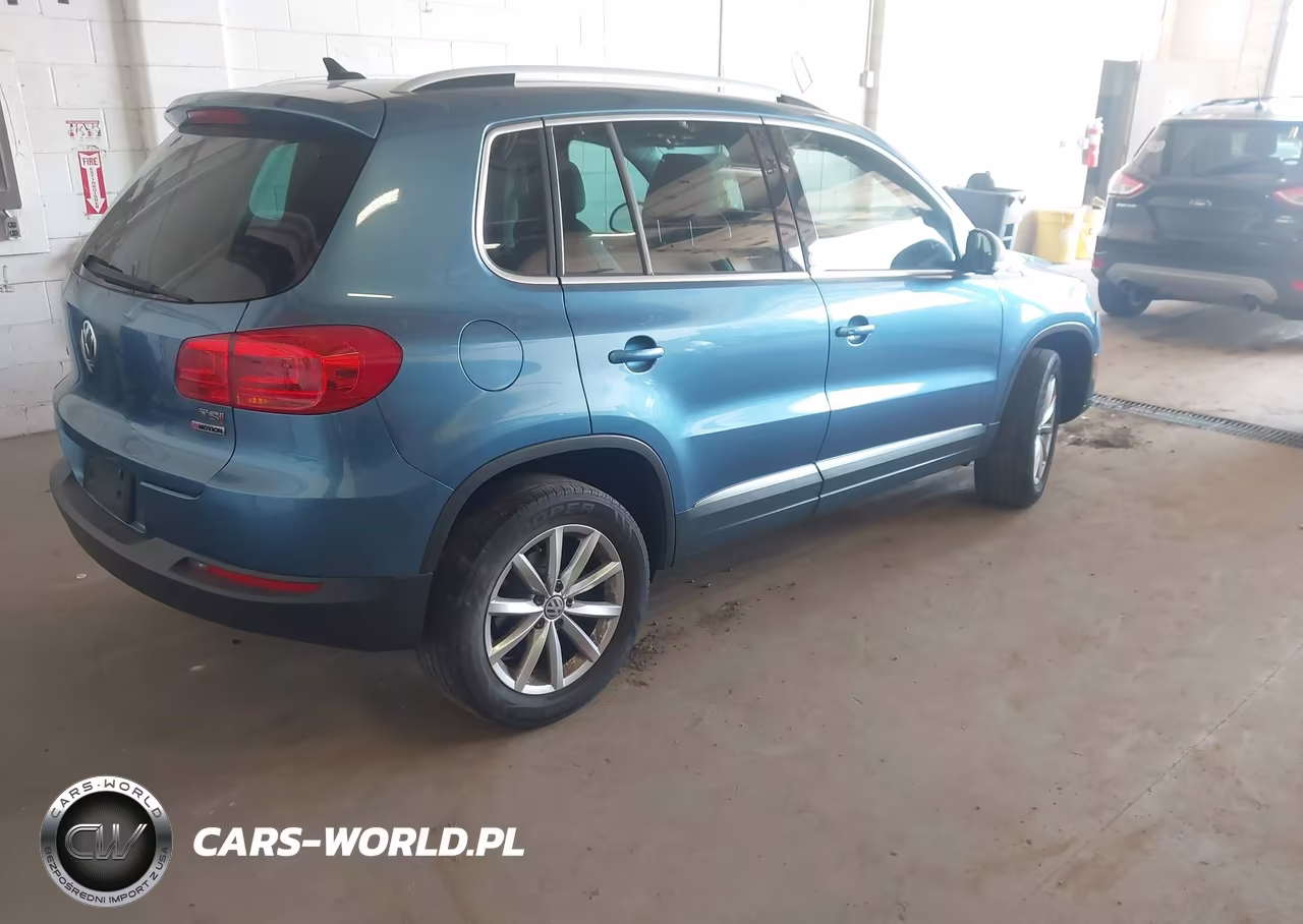 2017 Volkswagen Tiguan 2.0T Wolfsburg Edition VIN:WVGSV7AX5HK029150 - 4
