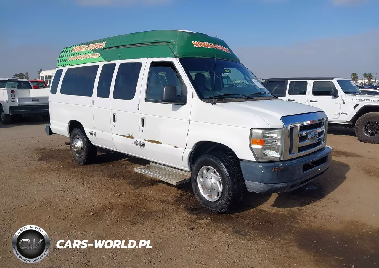 2013 Ford E-350 Super Duty Commercial