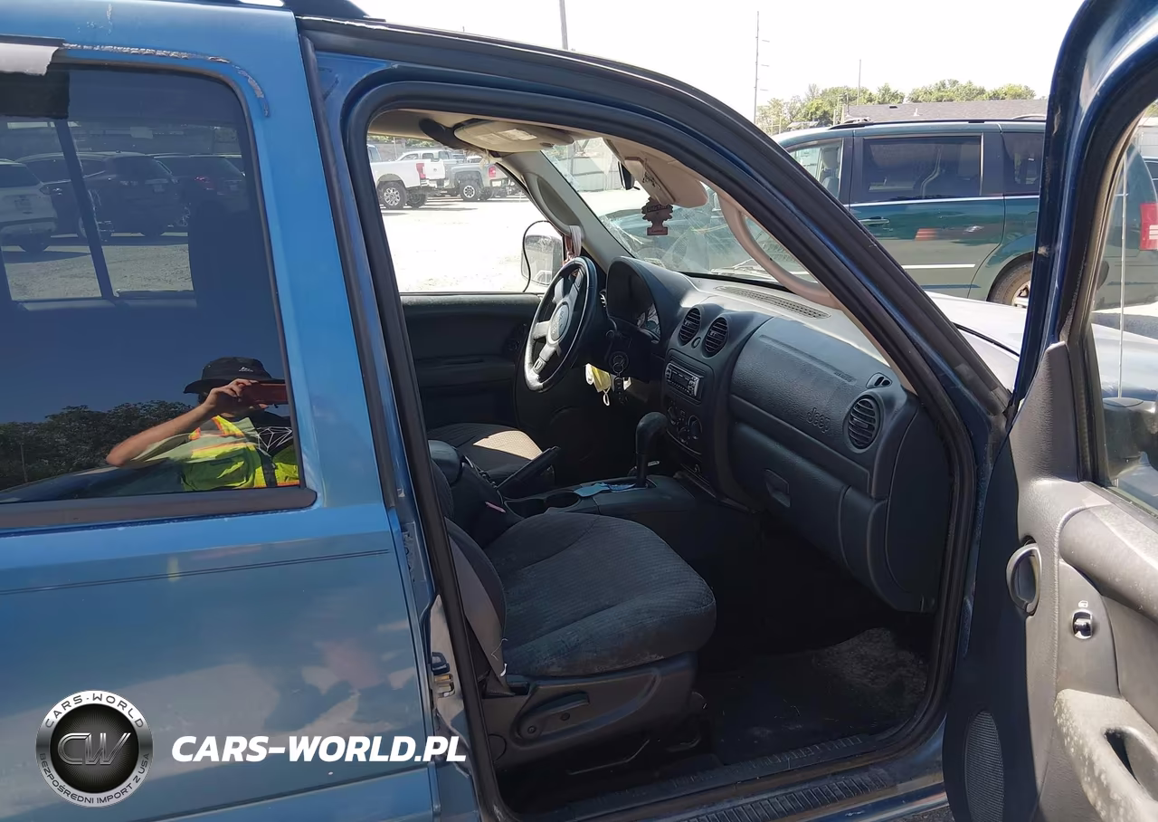 2003 Jeep Liberty Sport VIN:1J4GL48K93W570223 - 5