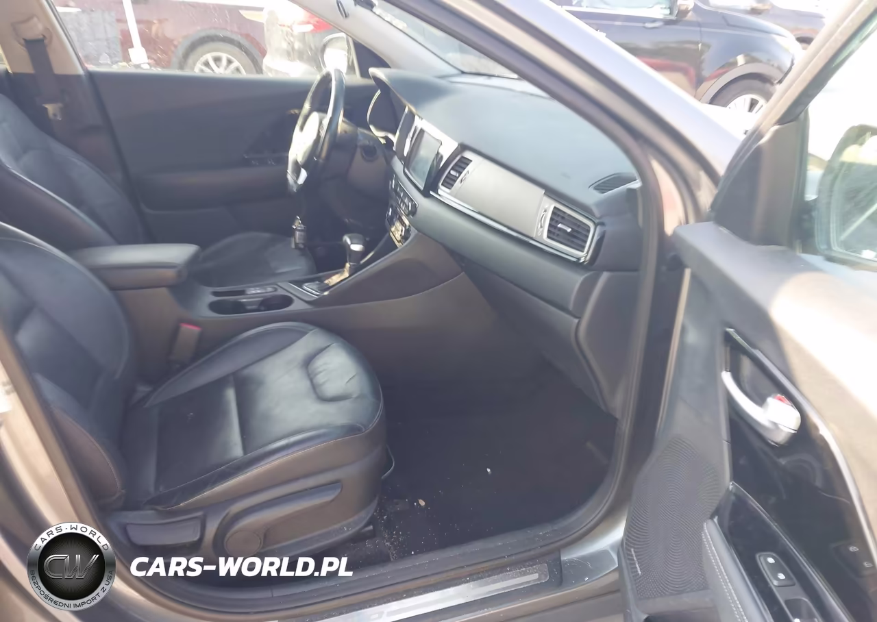 2017 Kia Niro Touring VIN:KNDCE3LC0H5076421 - 5