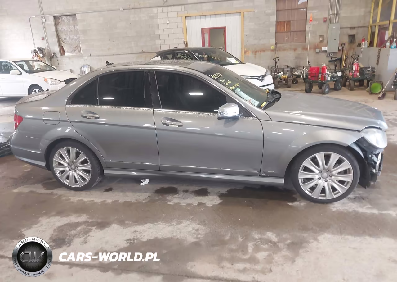 2013 Mercedes-Benz C 300 Sport 4Matic VIN:WDDGF8AB0DR283437 - 13