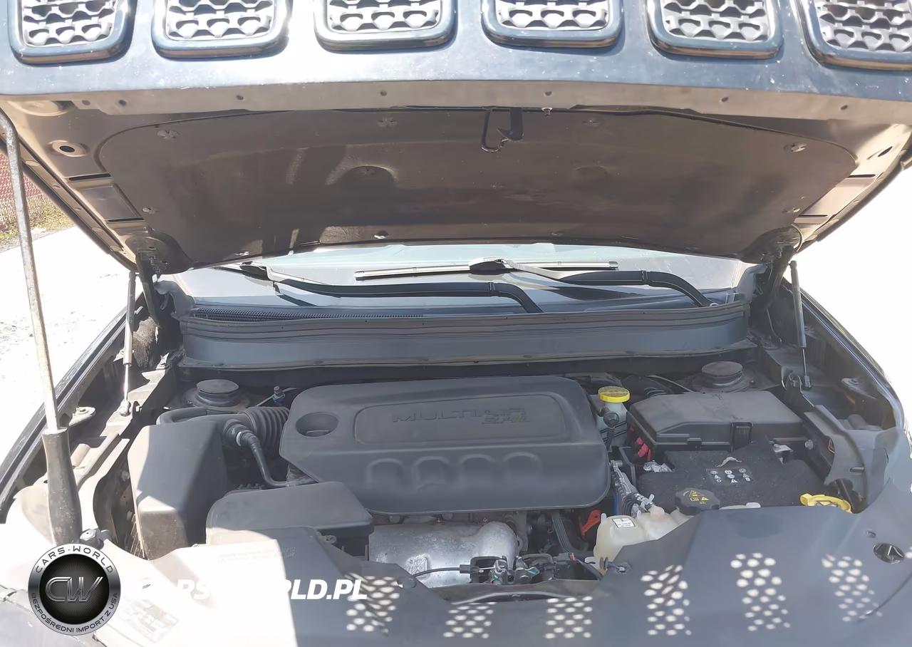 2019 Jeep Cherokee Latitude Plus Fwd VIN:1C4PJLLB6KD348634 - 10
