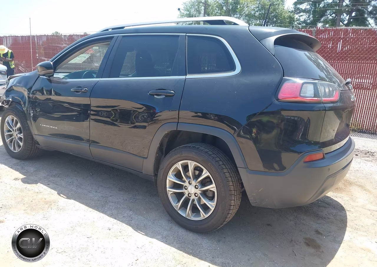 2019 Jeep Cherokee Latitude Plus Fwd VIN:1C4PJLLB6KD348634 - 3