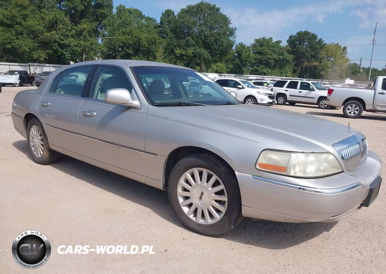 2004 Lincoln Town Car Signature