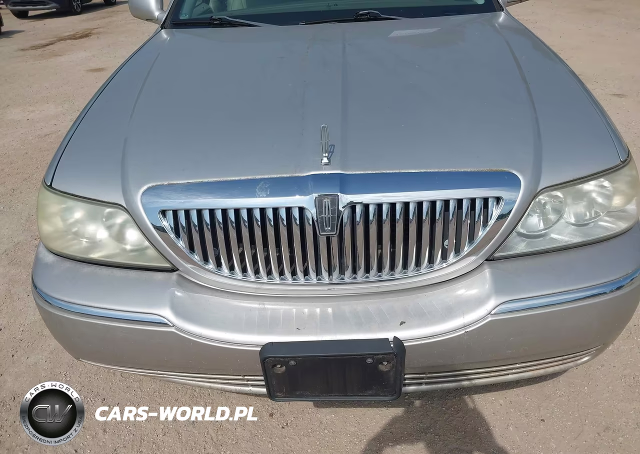 2004 Lincoln Town Car Signature VIN:1LNHM81W44Y658254 - 6