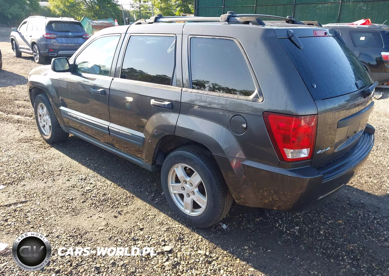 2005 Jeep Grand Cherokee Laredo VIN:1J4GR48K15C668505 - 3