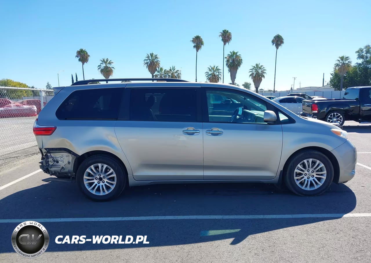 2017 Toyota Sienna Xle 8 Passenger VIN:5TDYZ3DCXHS897786 - 14