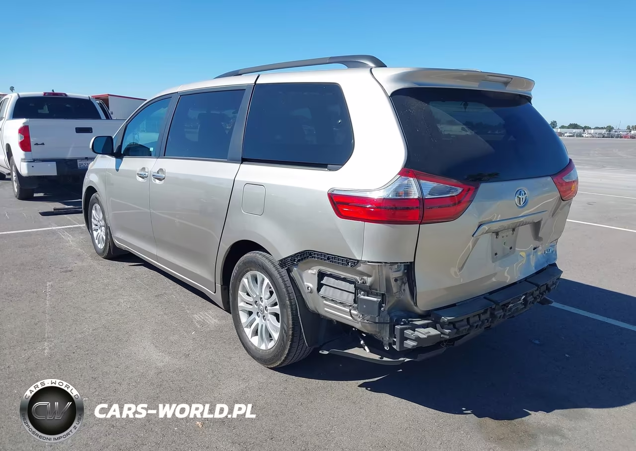 2017 Toyota Sienna Xle 8 Passenger VIN:5TDYZ3DCXHS897786 - 3