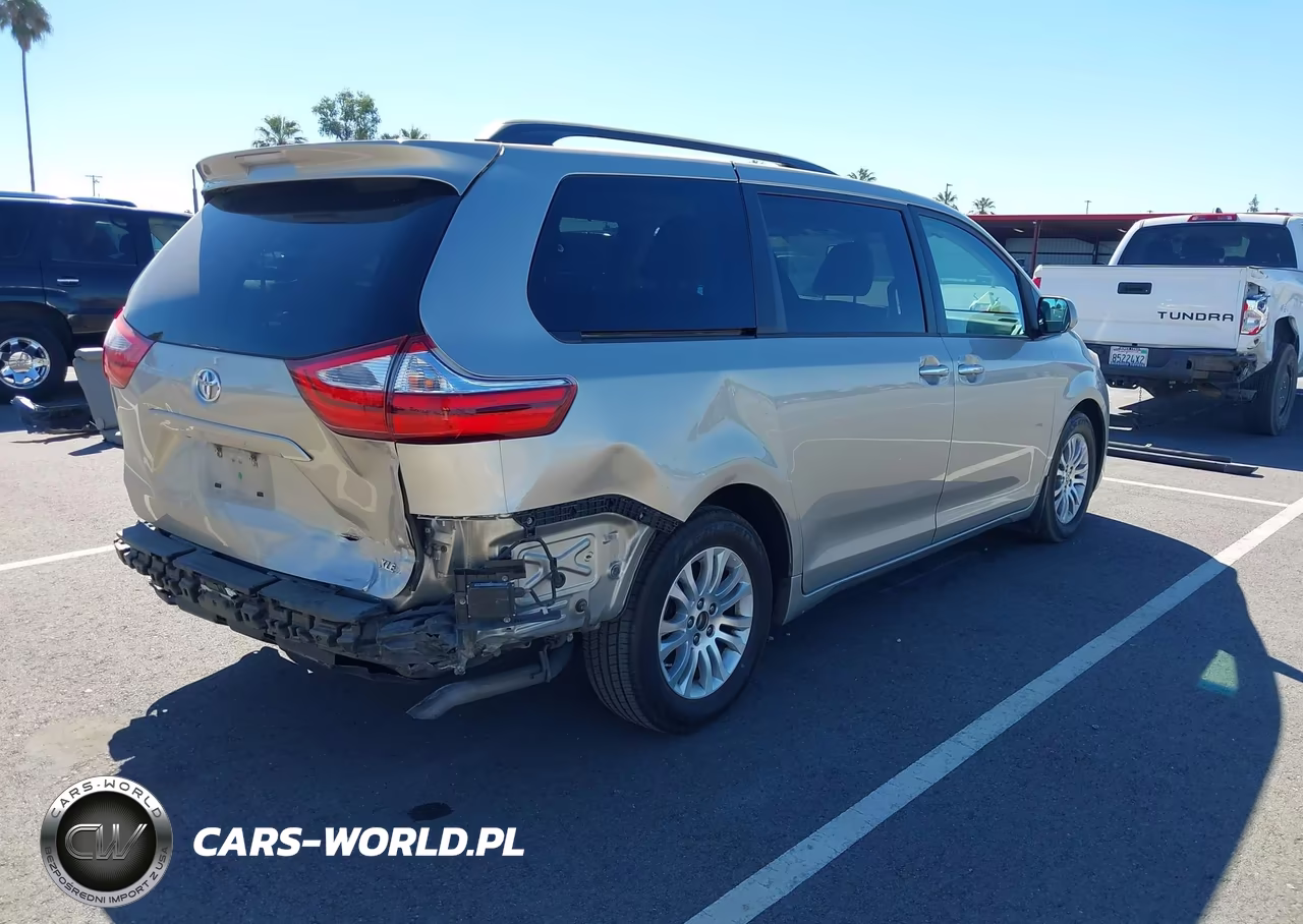 2017 Toyota Sienna Xle 8 Passenger VIN:5TDYZ3DCXHS897786 - 4