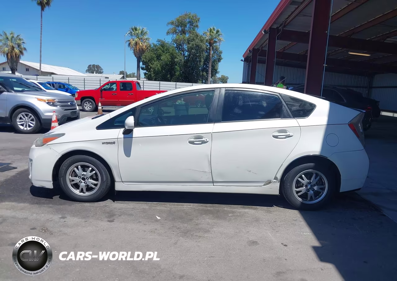 2011 Toyota Prius Three VIN:JTDKN3DU2B0255700 - 14