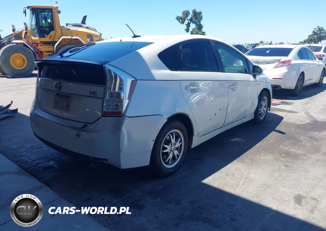 2011 Toyota Prius Three VIN:JTDKN3DU2B0255700 - 4
