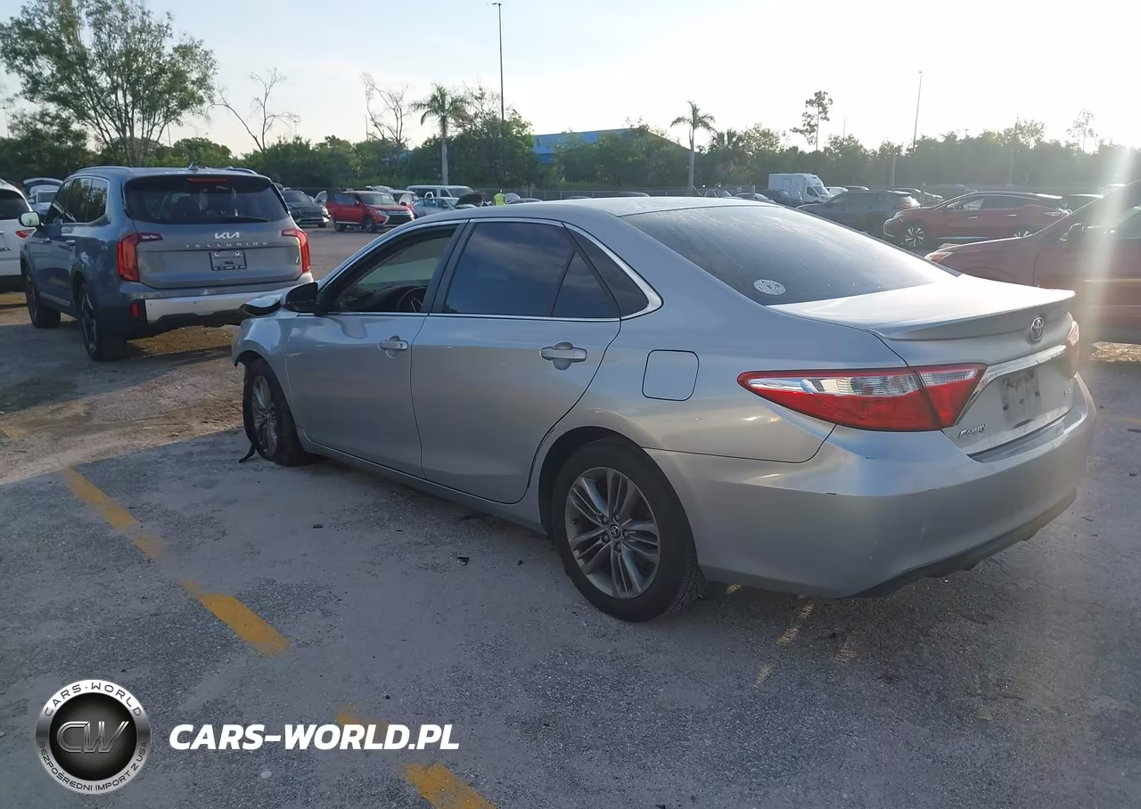 2015 Toyota Camry Se VIN:4T1BF1FK7FU499737 - 3