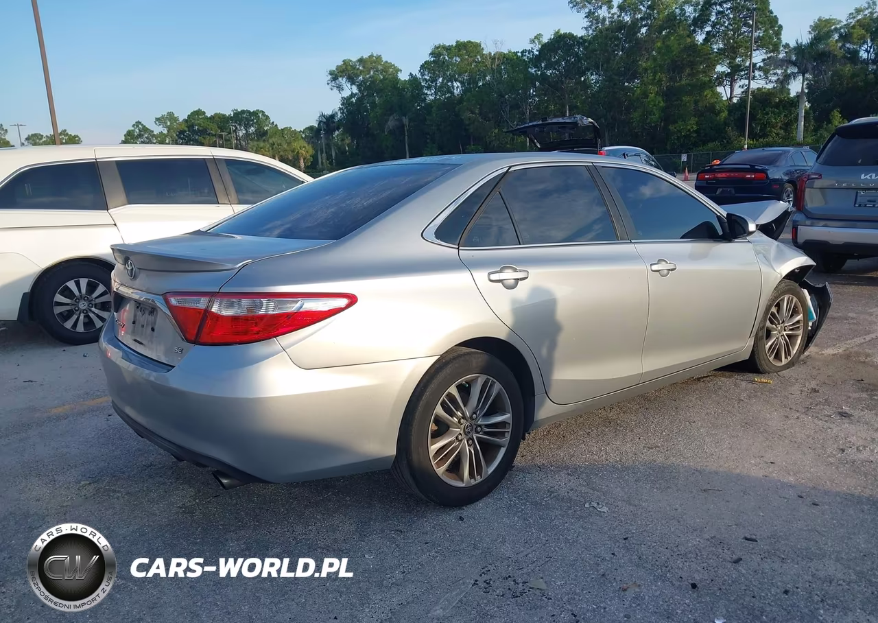 2015 Toyota Camry Se VIN:4T1BF1FK7FU499737 - 4