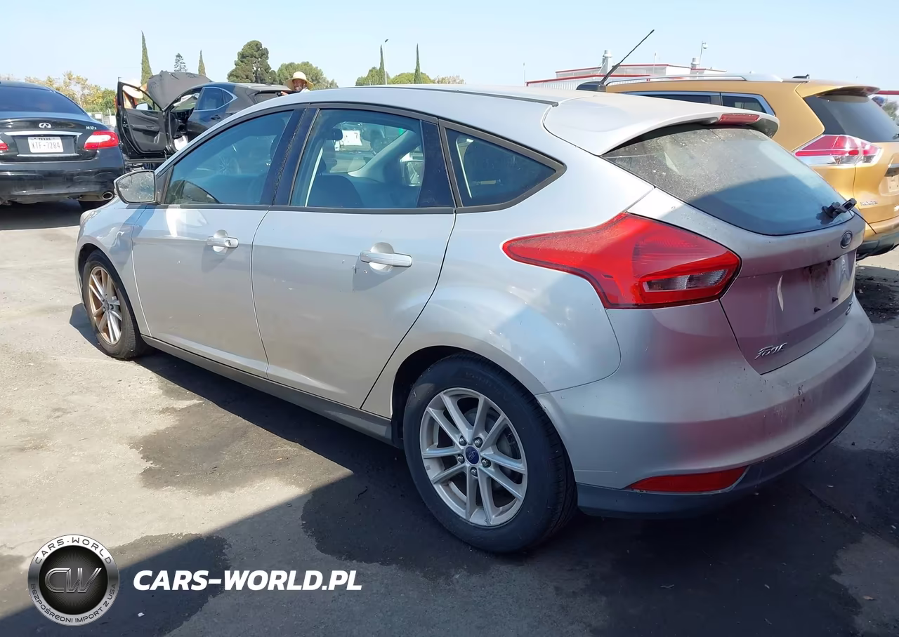 2015 Ford Focus Se VIN:1FADP3K2XFL224452 - 3