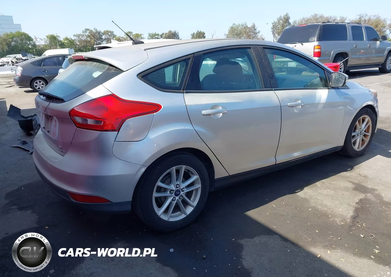2015 Ford Focus Se VIN:1FADP3K2XFL224452 - 4