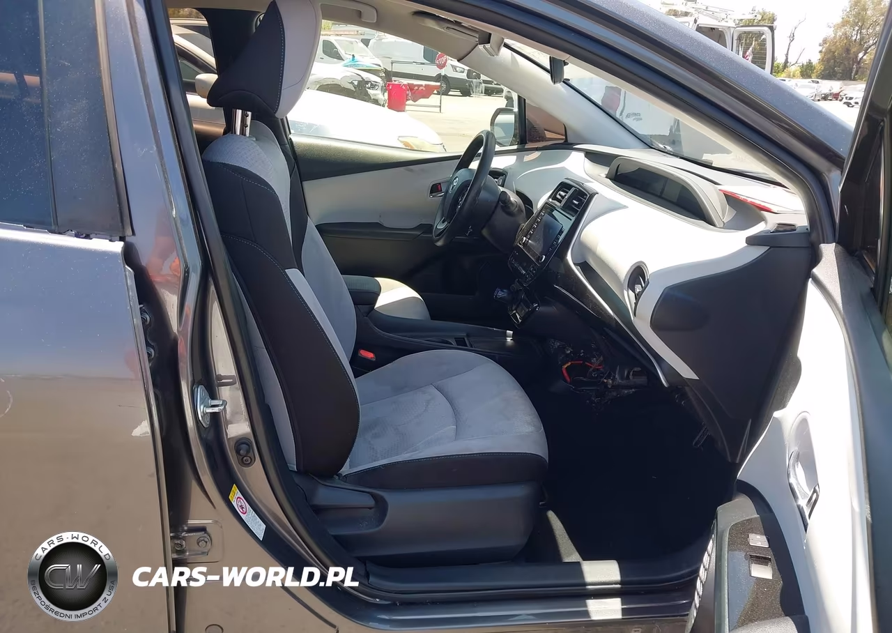2020 Toyota Prius Le VIN:JTDKARFU3L3125338 - 5