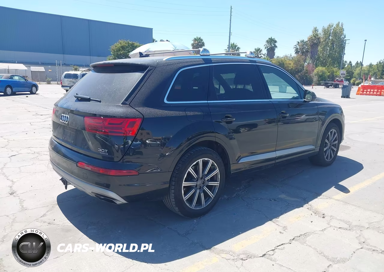2017 Audi Q7 3.0T Premium VIN:WA1LAAF79HD008472 - 4