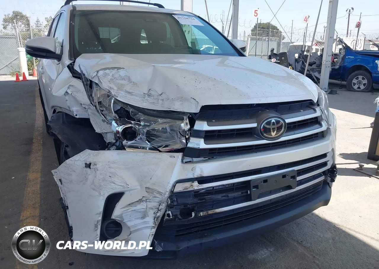 2018 Toyota Highlander Le VIN:5TDZARFH4JS034768 - 12