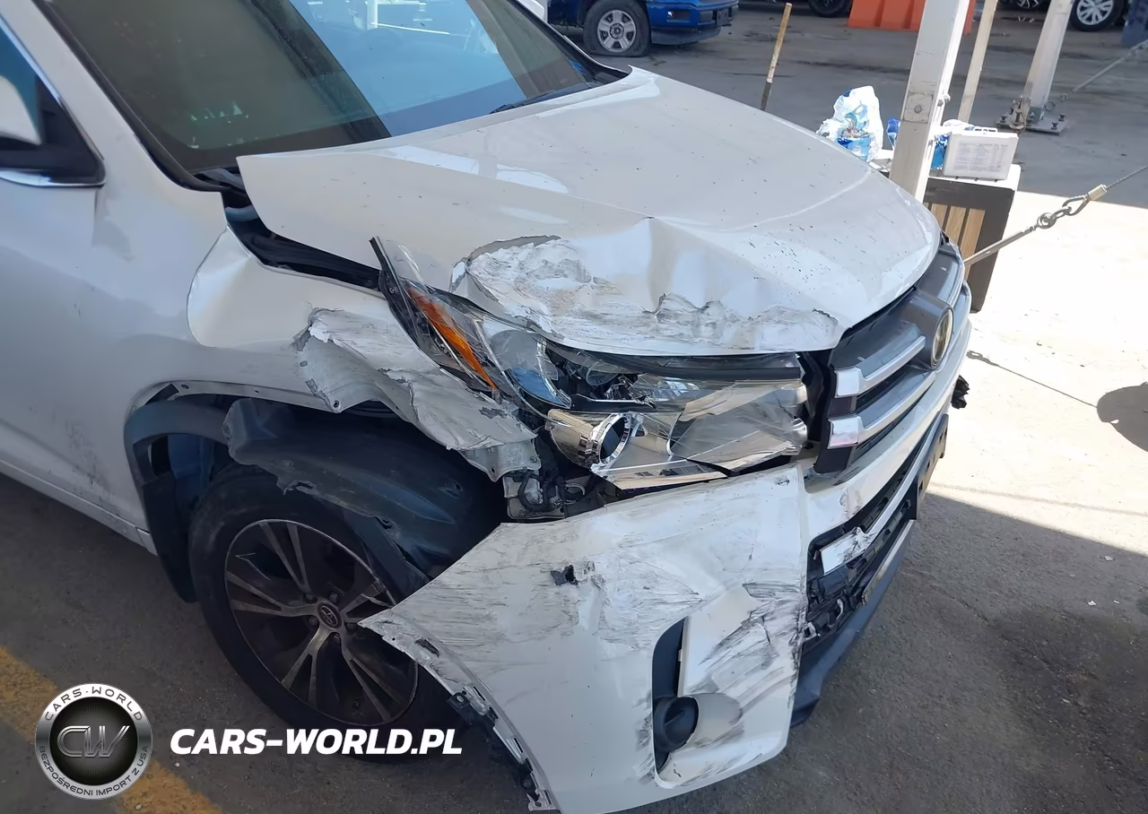 2018 Toyota Highlander Le VIN:5TDZARFH4JS034768 - 13