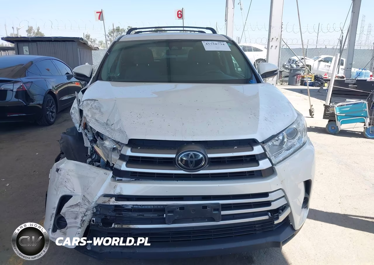 2018 Toyota Highlander Le VIN:5TDZARFH4JS034768 - 16