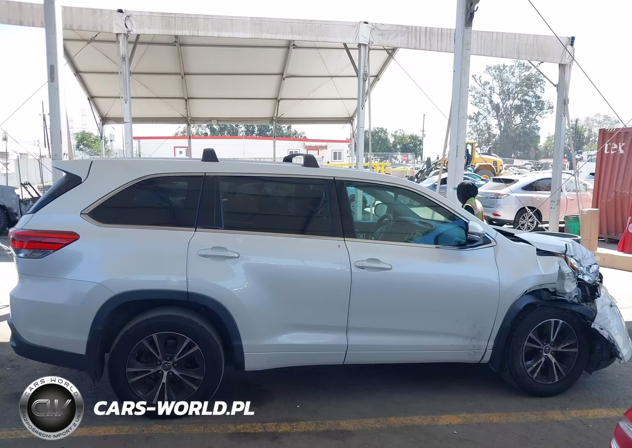 2018 Toyota Highlander Le VIN:5TDZARFH4JS034768 - 17