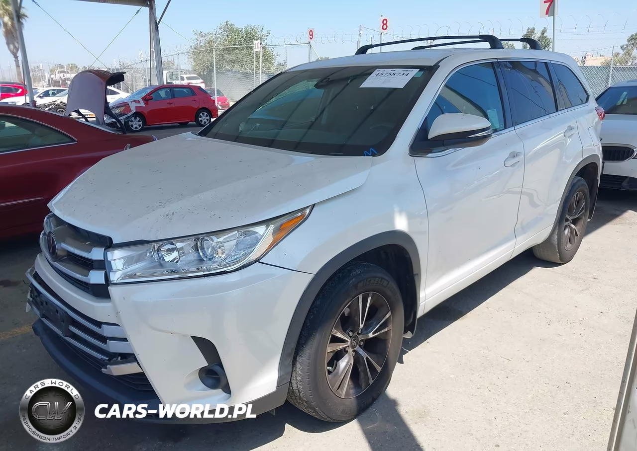 2018 Toyota Highlander Le VIN:5TDZARFH4JS034768 - 2