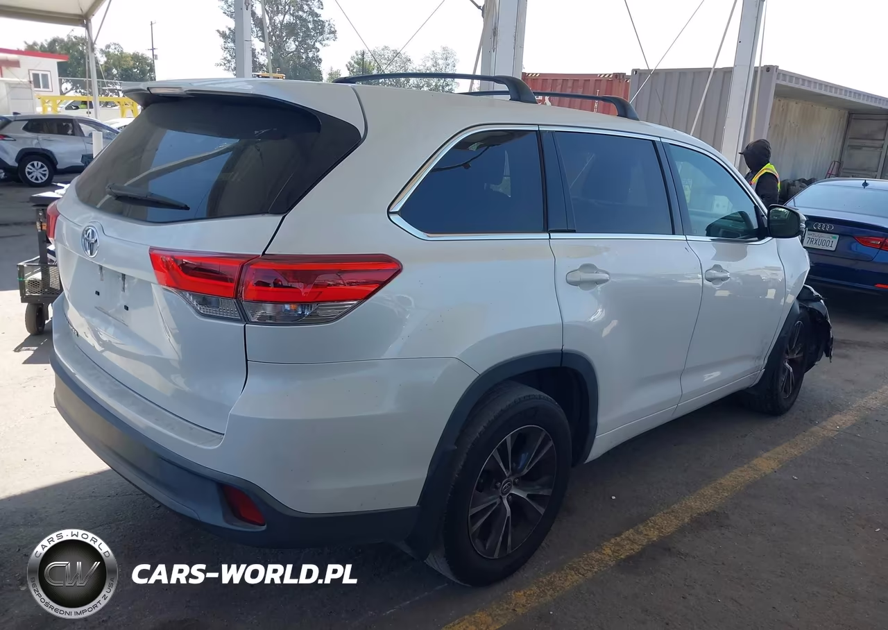 2018 Toyota Highlander Le VIN:5TDZARFH4JS034768 - 4