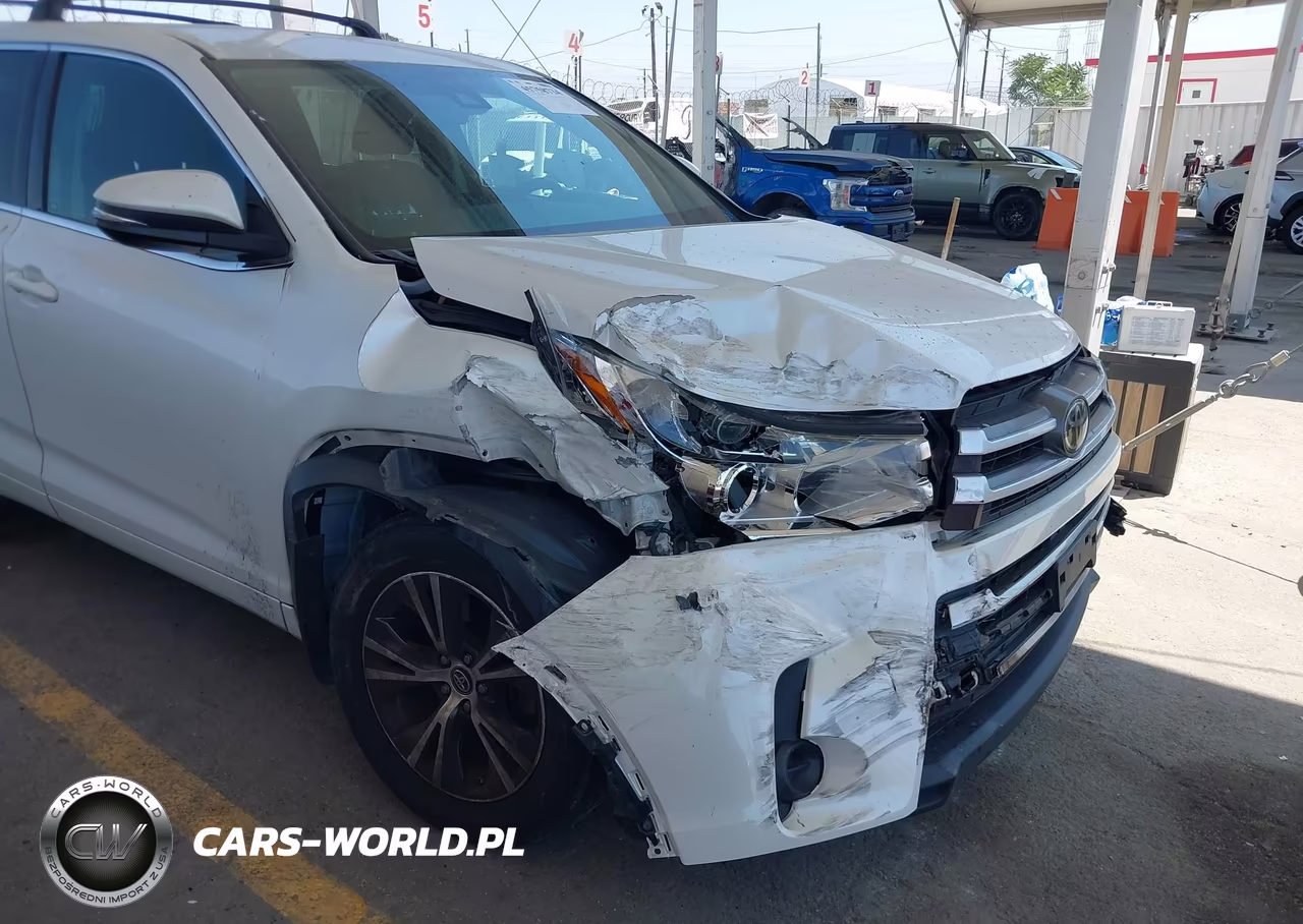 2018 Toyota Highlander Le VIN:5TDZARFH4JS034768 - 6