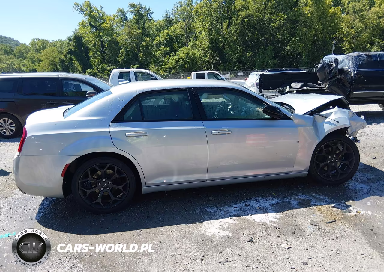 2019 Chrysler 300 Touring VIN:2C3CCAAG7KH727239 - 13