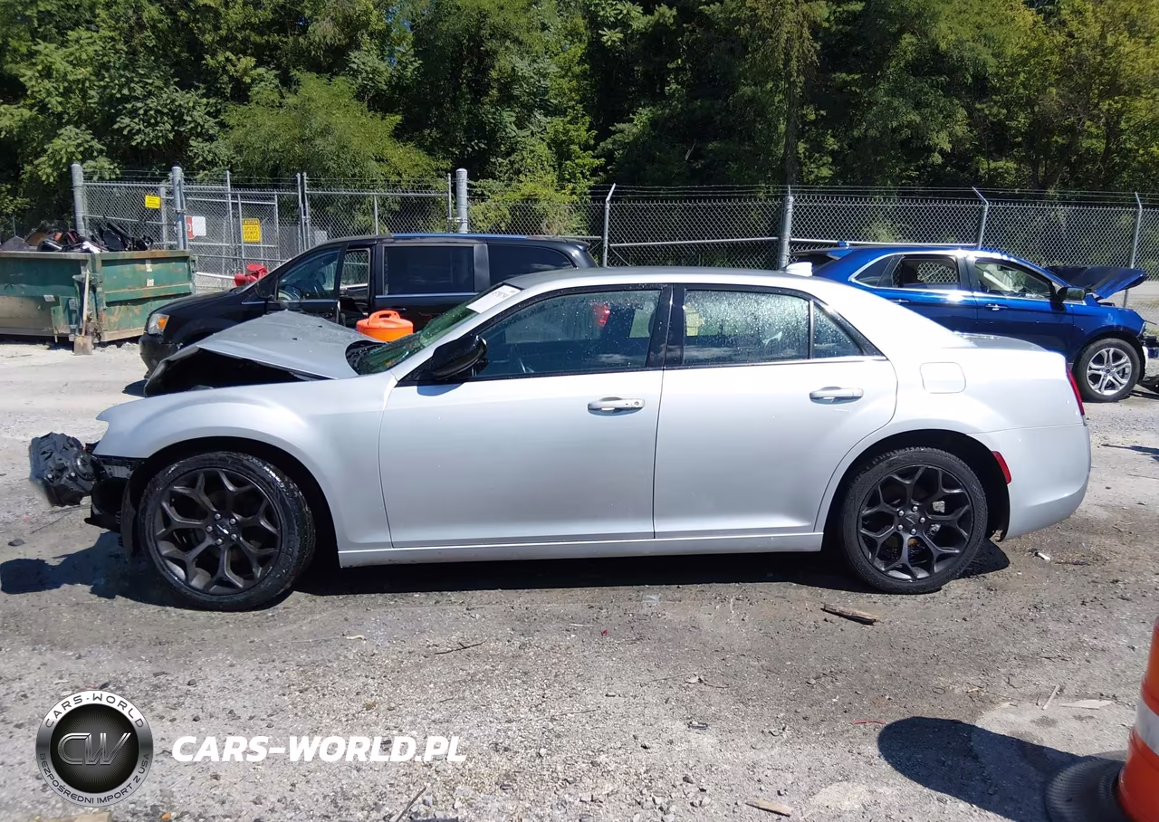 2019 Chrysler 300 Touring VIN:2C3CCAAG7KH727239 - 14