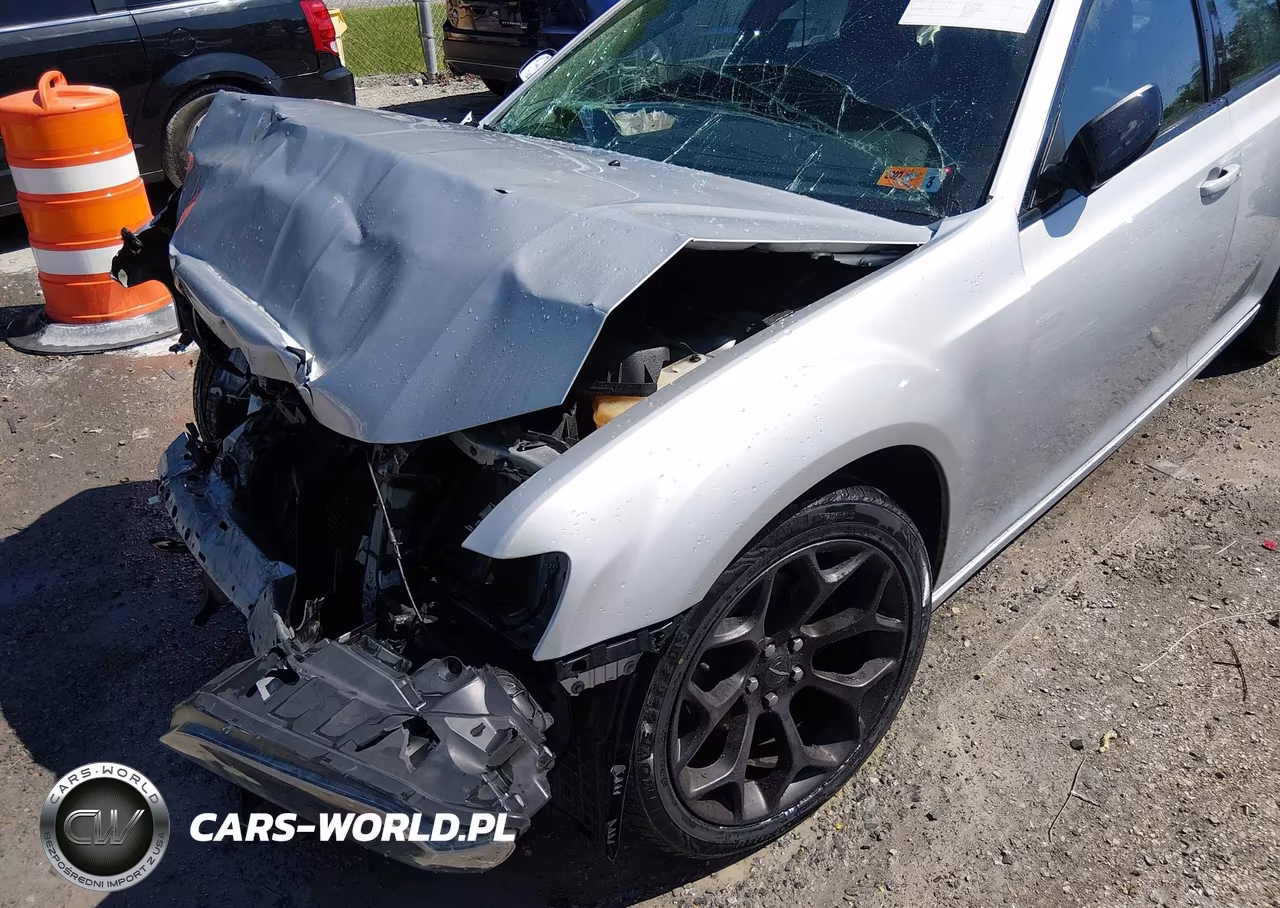 2019 Chrysler 300 Touring VIN:2C3CCAAG7KH727239 - 17
