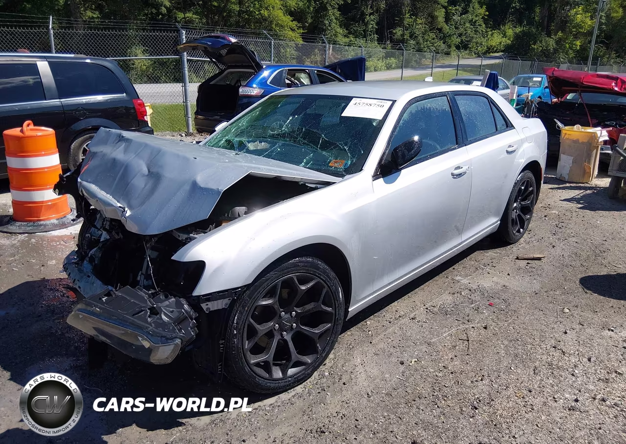 2019 Chrysler 300 Touring VIN:2C3CCAAG7KH727239 - 2