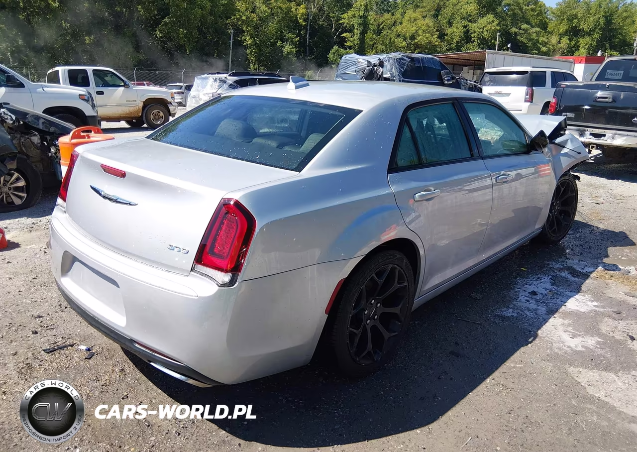 2019 Chrysler 300 Touring VIN:2C3CCAAG7KH727239 - 4