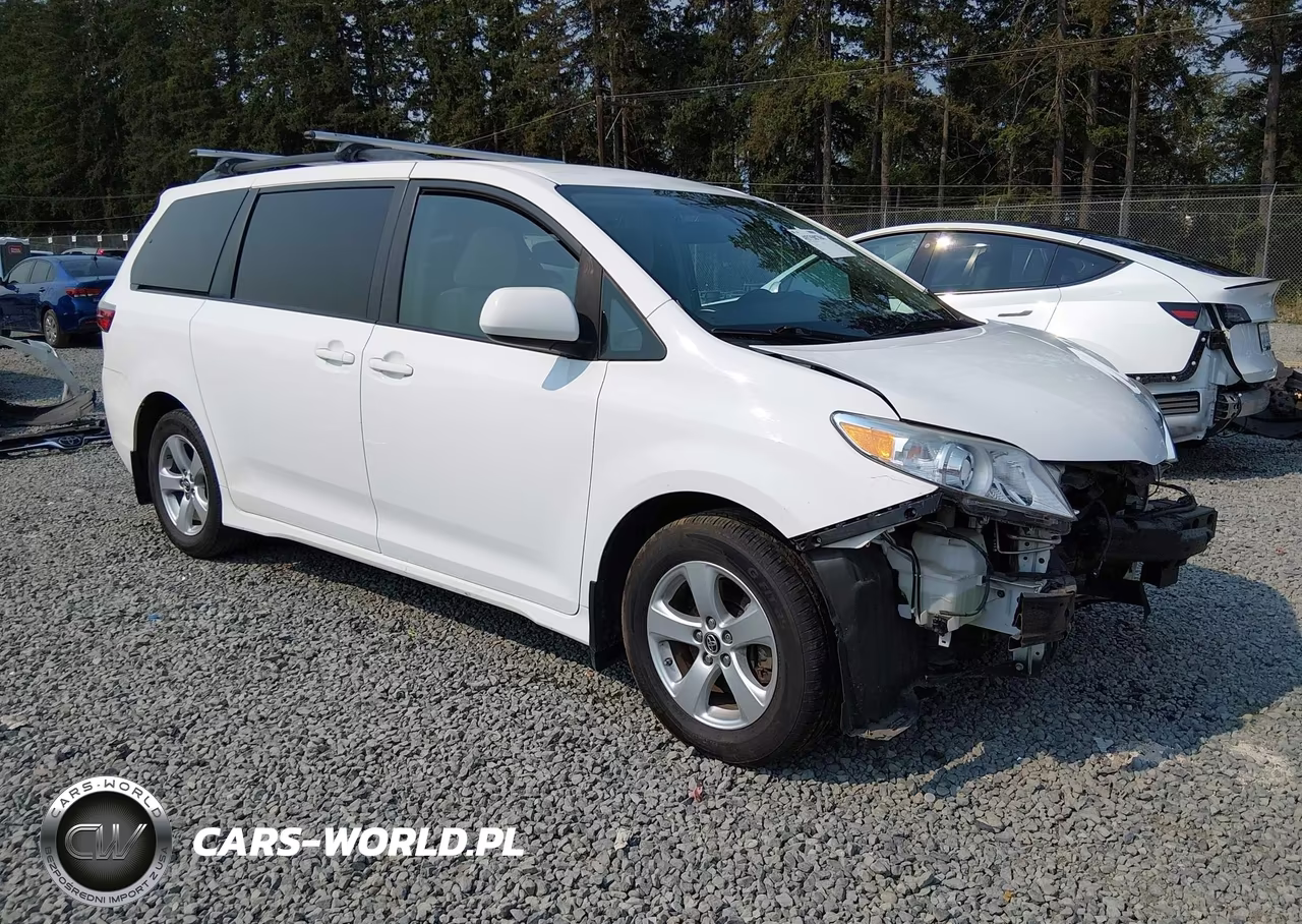 2018 Toyota Sienna Le 8-Passenger