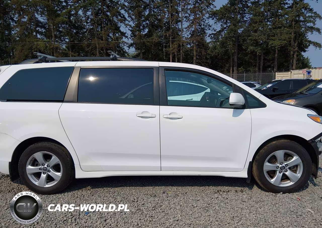 2018 Toyota Sienna Le 8-Passenger VIN:5TDKZ3DCXJS947338 - 14
